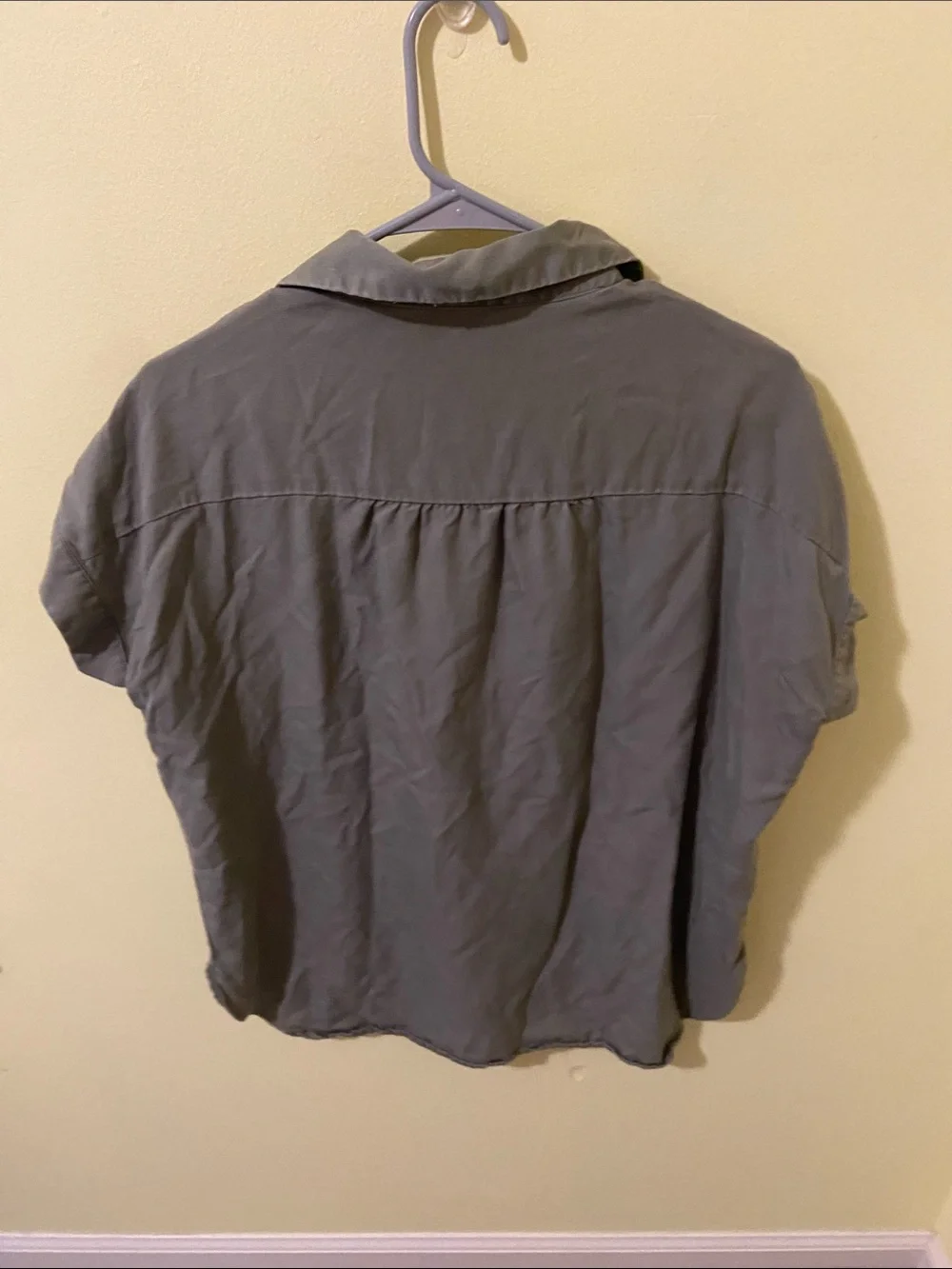 Quince Casual Short-Sleeve Button-Down Shirt in Olive - Picture 4 of 6
